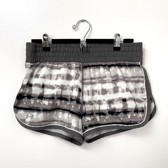 Under Armour Semi Fitted Shorts - Picture 1 of 4